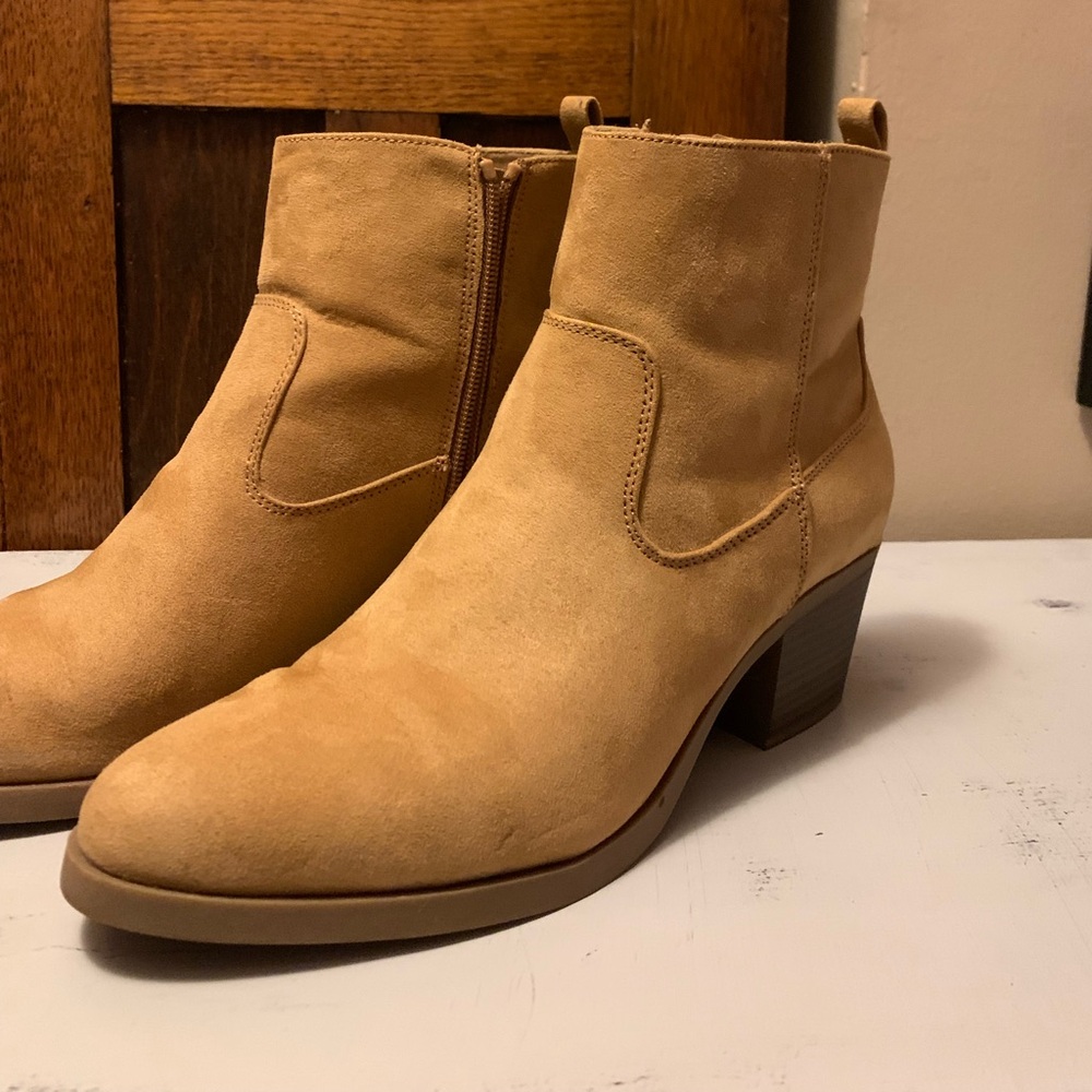 NWOT Women’s Suede Ankle Boots - Tan - Picture 3 of 6